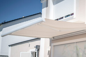 Sonnenschutz, Terrasse mit einer Markise